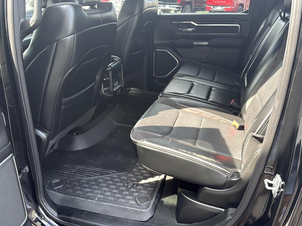 RAM 1500 Laramie 4x4 Crew Cab 5'7" Box 2023