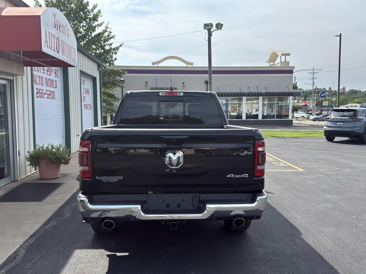 RAM 1500 Laramie 4x4 Crew Cab 5'7" Box 2023
