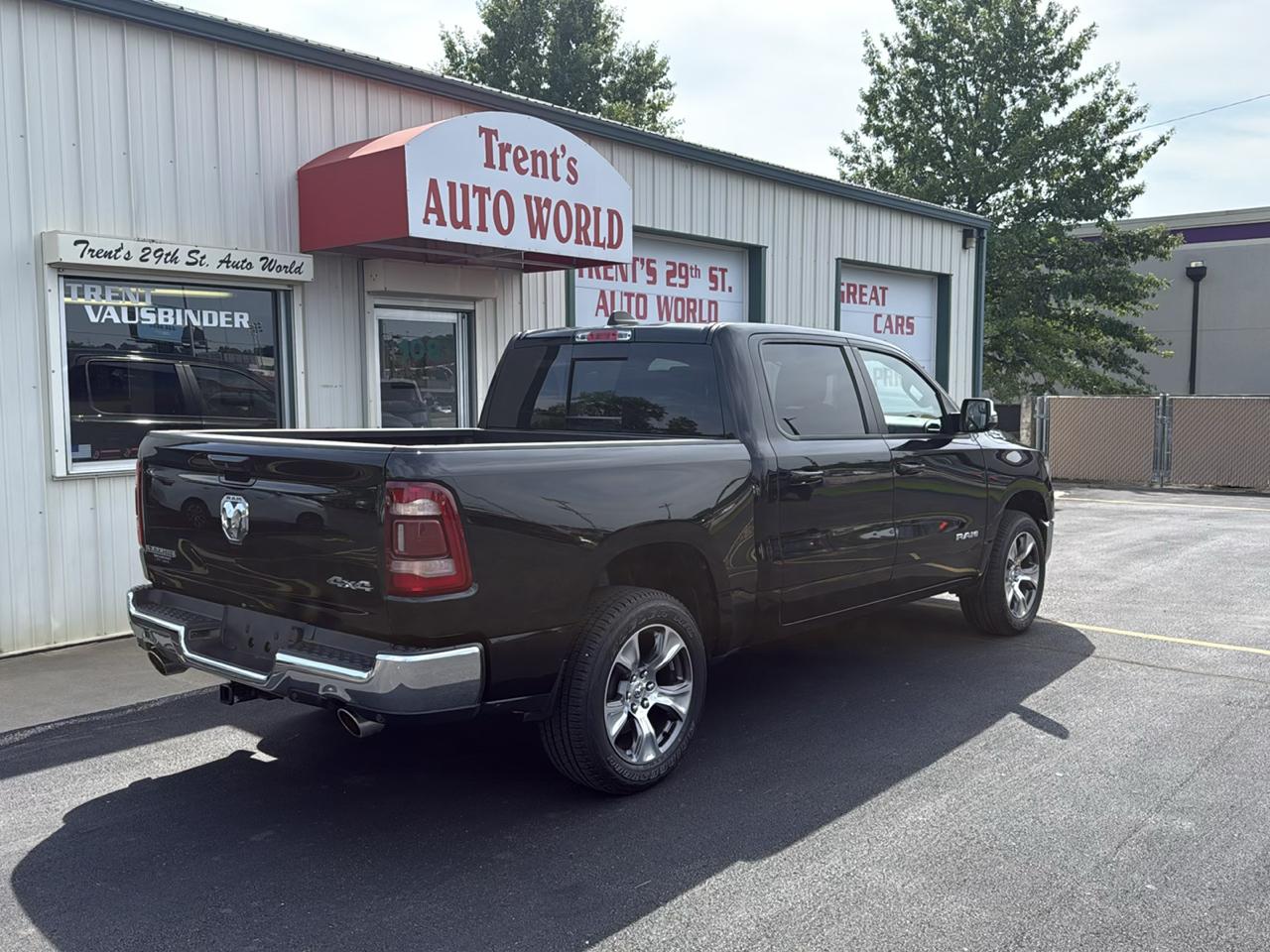 RAM 1500 Laramie 4x4 Crew Cab 5'7" Box 2023