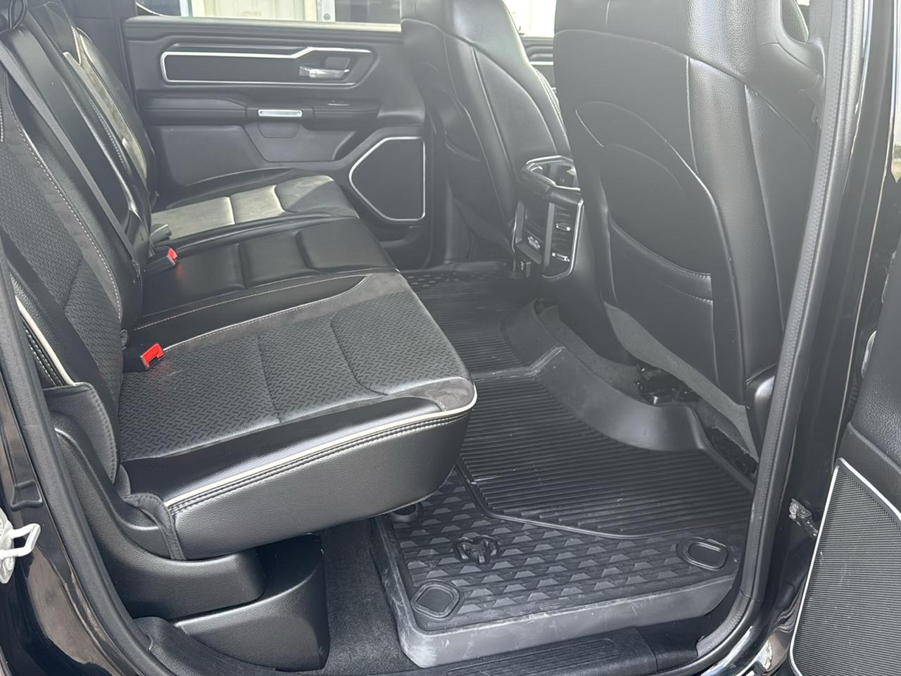 RAM 1500 Laramie 4x4 Crew Cab 5'7" Box 2023