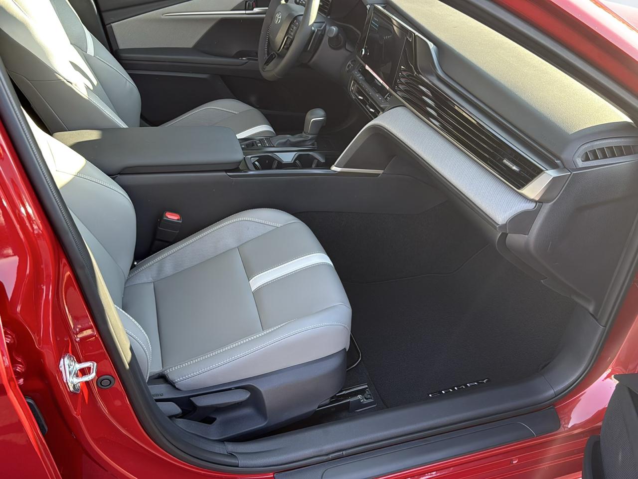 Toyota Camry SE (Natl) 2026