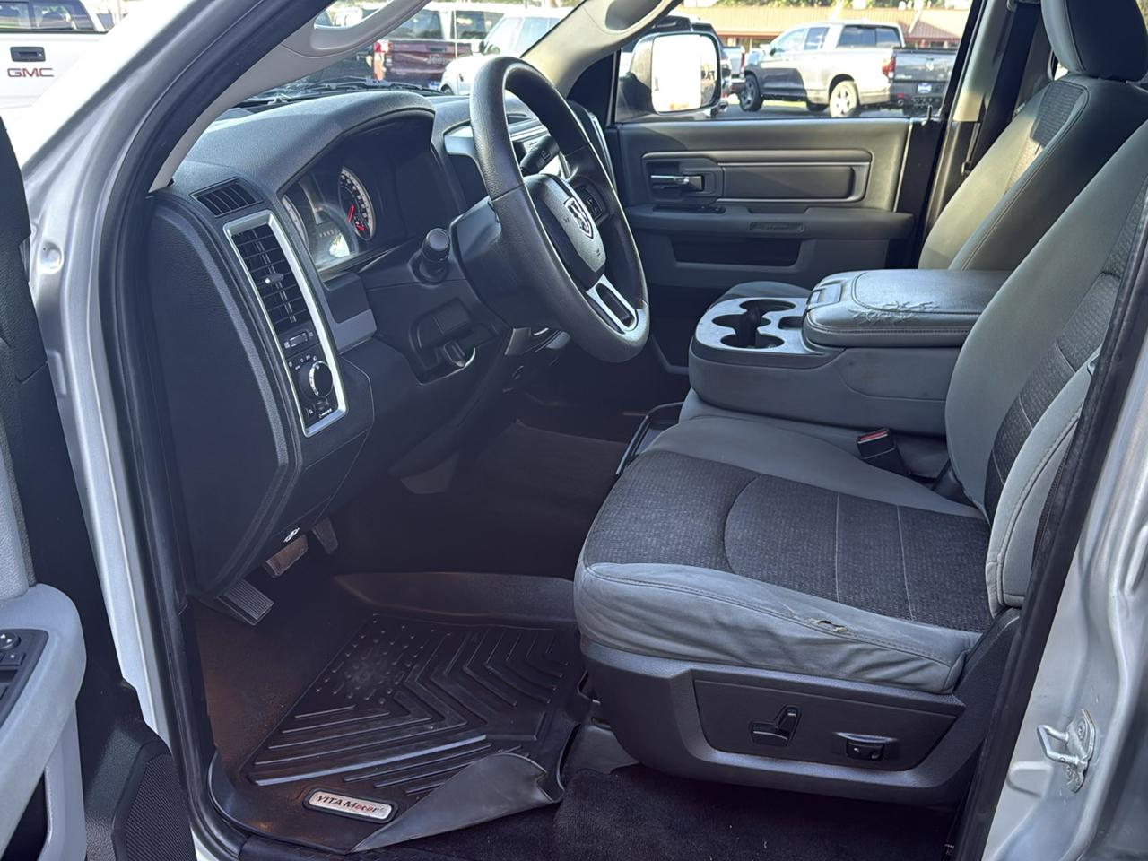 RAM 1500 2WD Crew Cab 140.5" SLT 2013