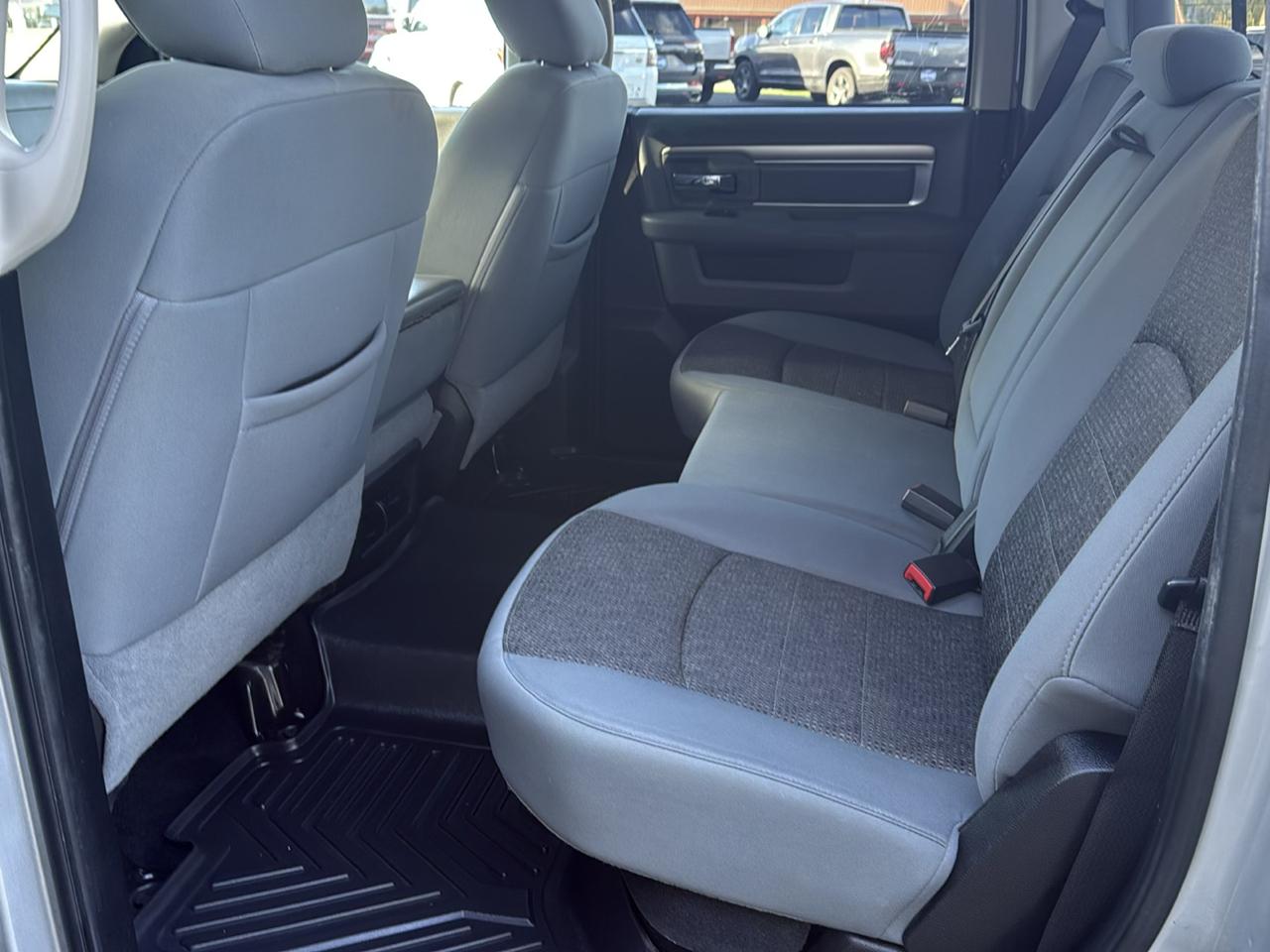 RAM 1500 2WD Crew Cab 140.5" SLT 2013