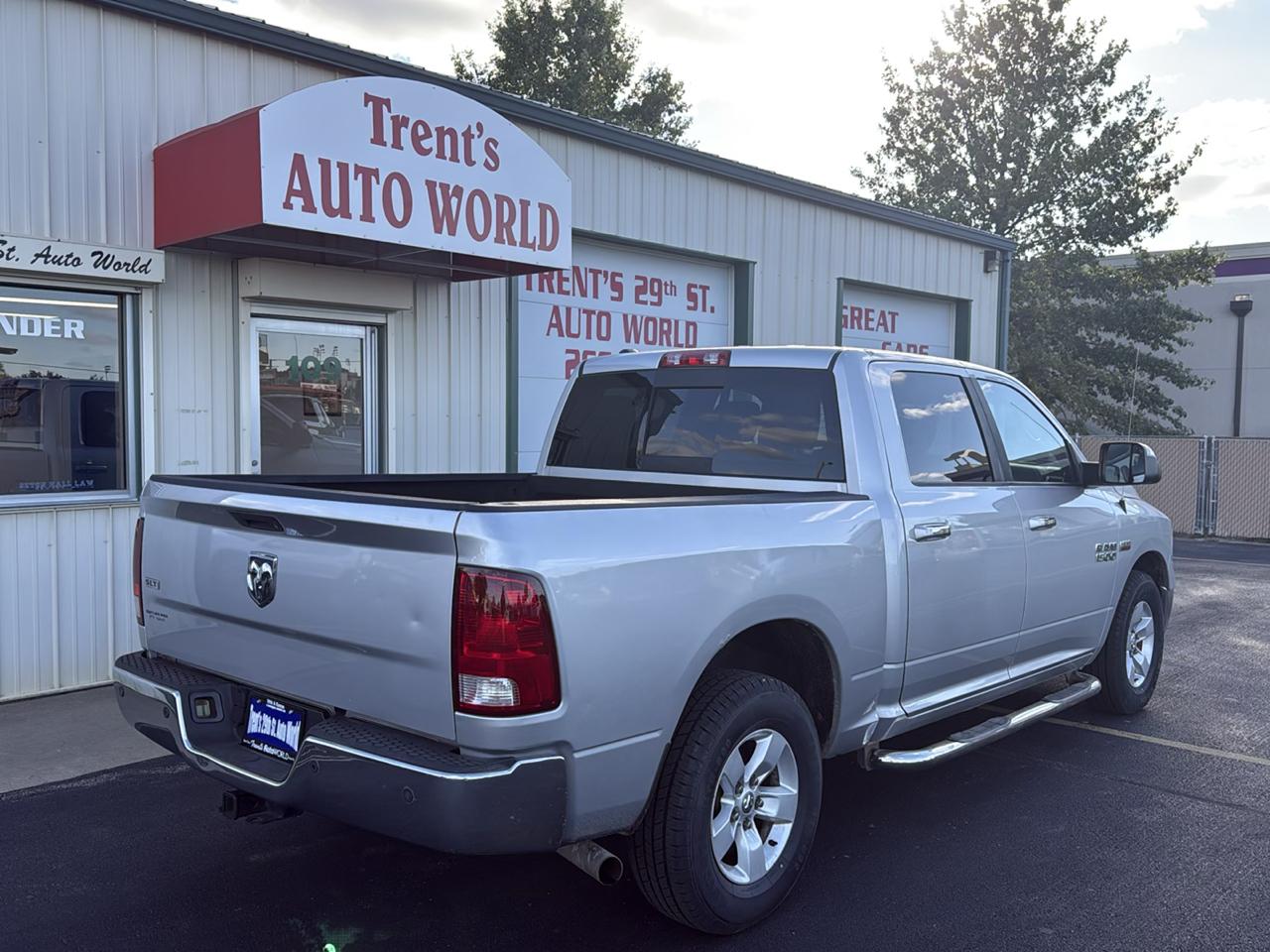 RAM 1500 2WD Crew Cab 140.5" SLT 2013