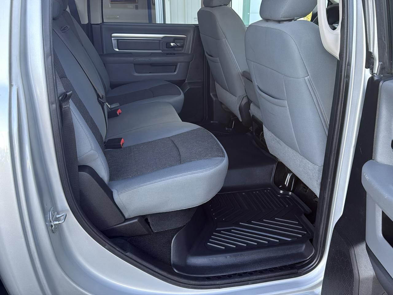 RAM 1500 2WD Crew Cab 140.5" SLT 2013