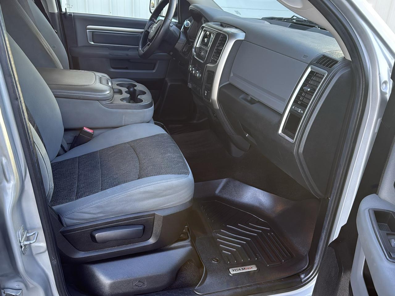 RAM 1500 2WD Crew Cab 140.5" SLT 2013