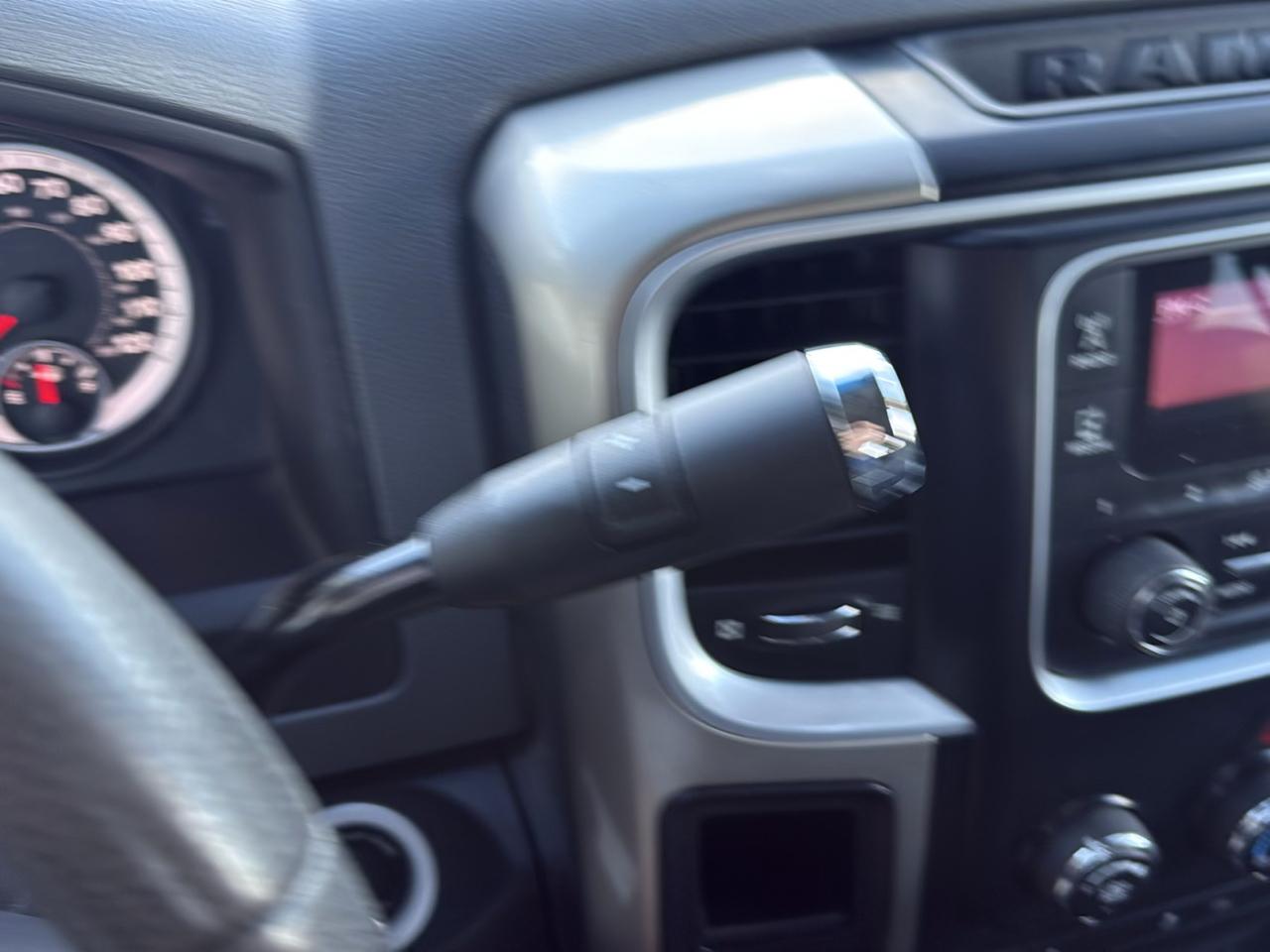 RAM 1500 2WD Crew Cab 140.5" SLT 2013