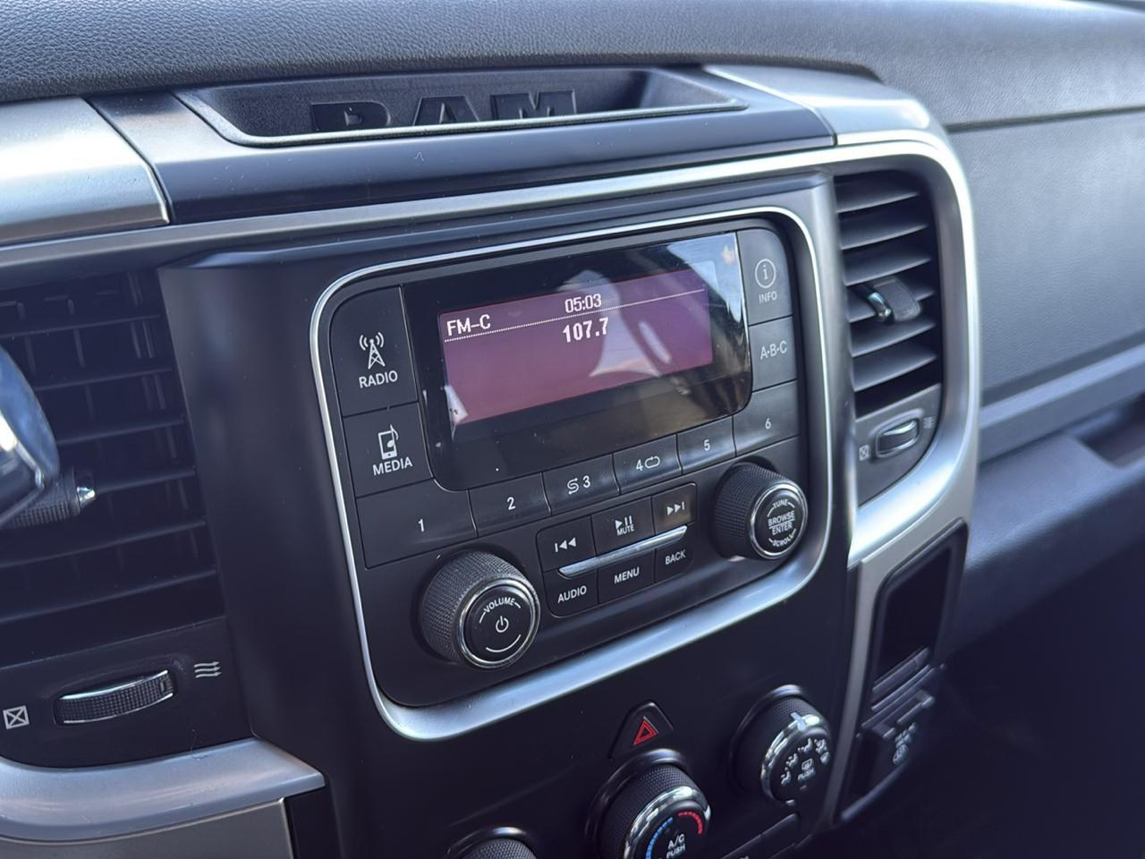 RAM 1500 2WD Crew Cab 140.5" SLT 2013