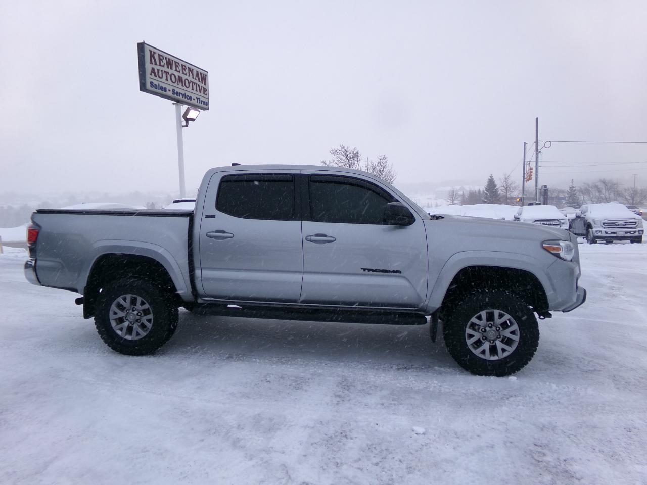 Toyota Tacoma TRD Off Road Double Cab 5' Bed V6 4x4 MT (Natl) 2017