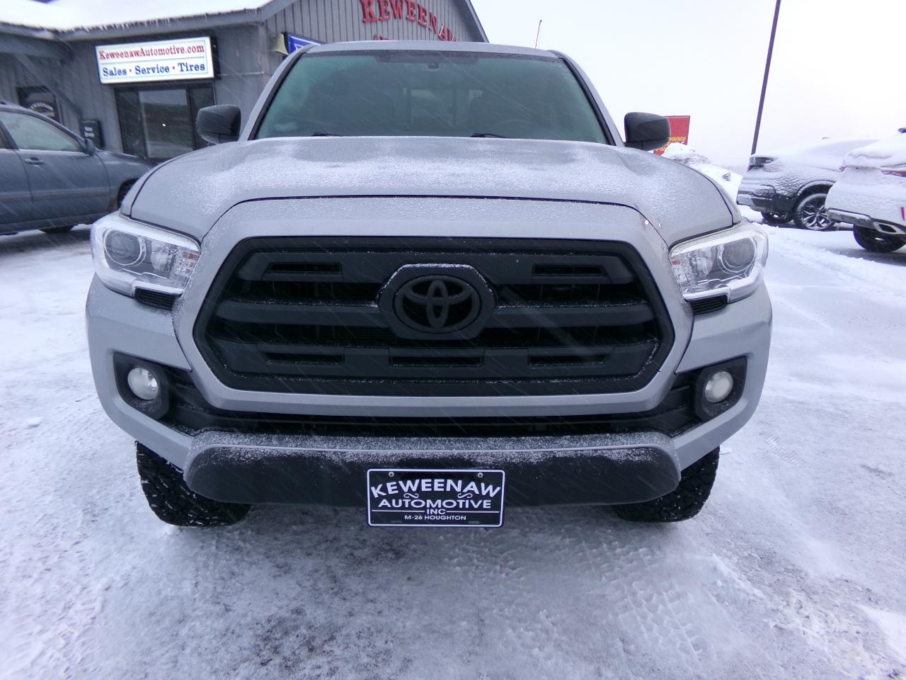 Toyota Tacoma TRD Off Road Double Cab 5' Bed V6 4x4 MT (Natl) 2017
