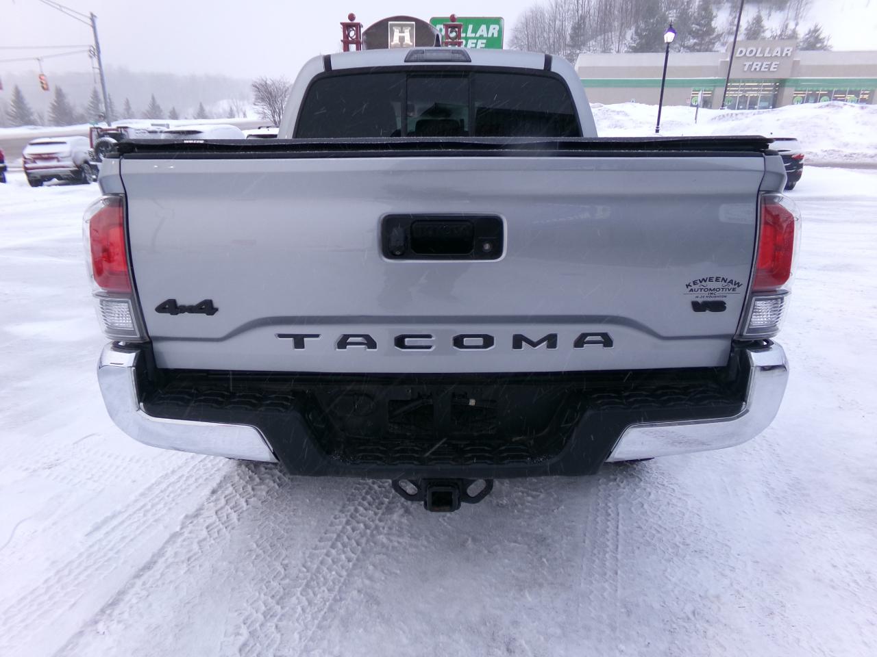 Toyota Tacoma TRD Off Road Double Cab 5' Bed V6 4x4 MT (Natl) 2017