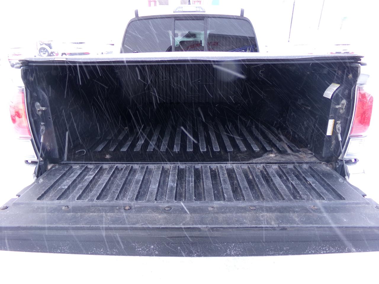 Toyota Tacoma TRD Off Road Double Cab 5' Bed V6 4x4 MT (Natl) 2017