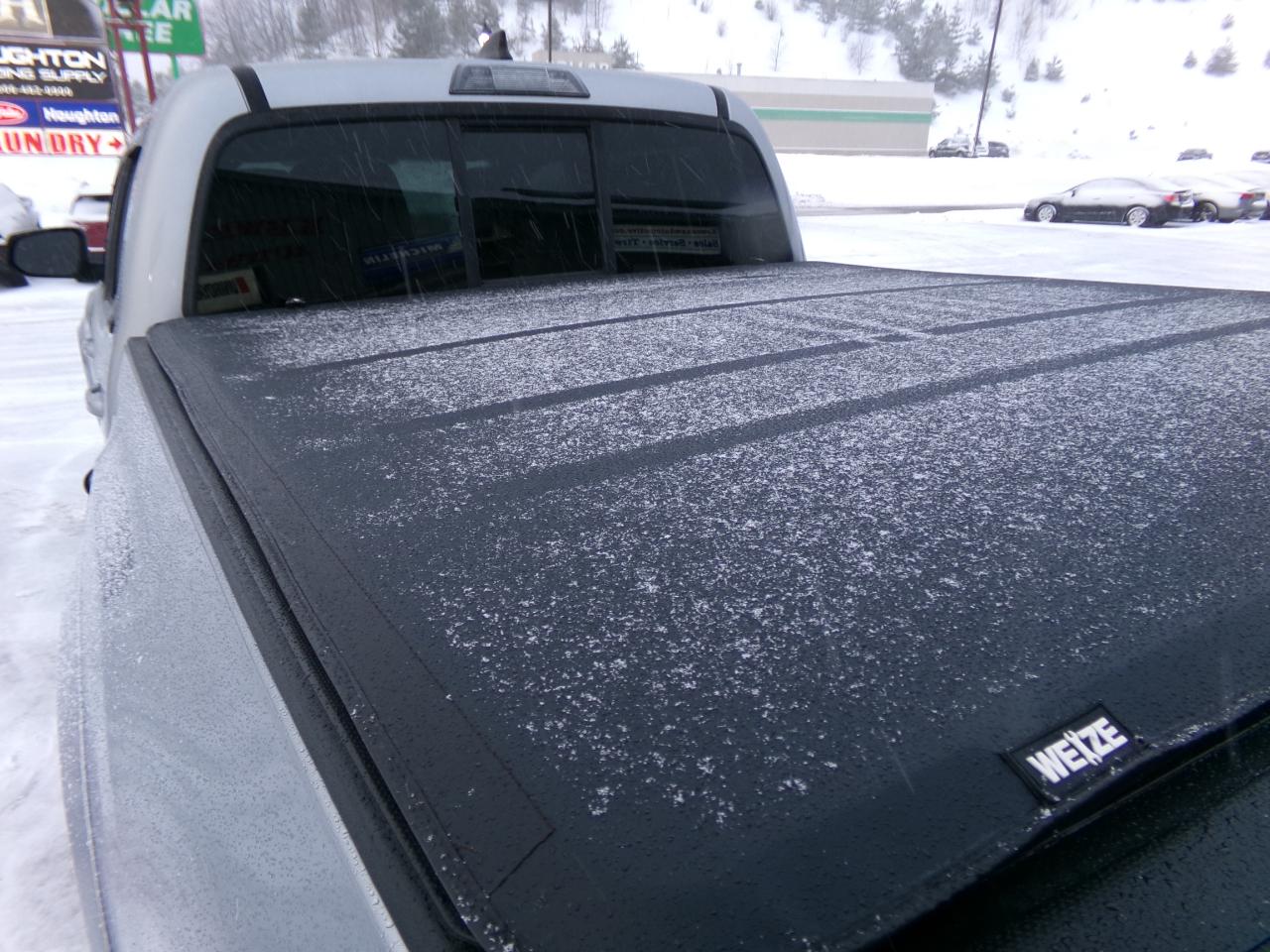 Toyota Tacoma TRD Off Road Double Cab 5' Bed V6 4x4 MT (Natl) 2017