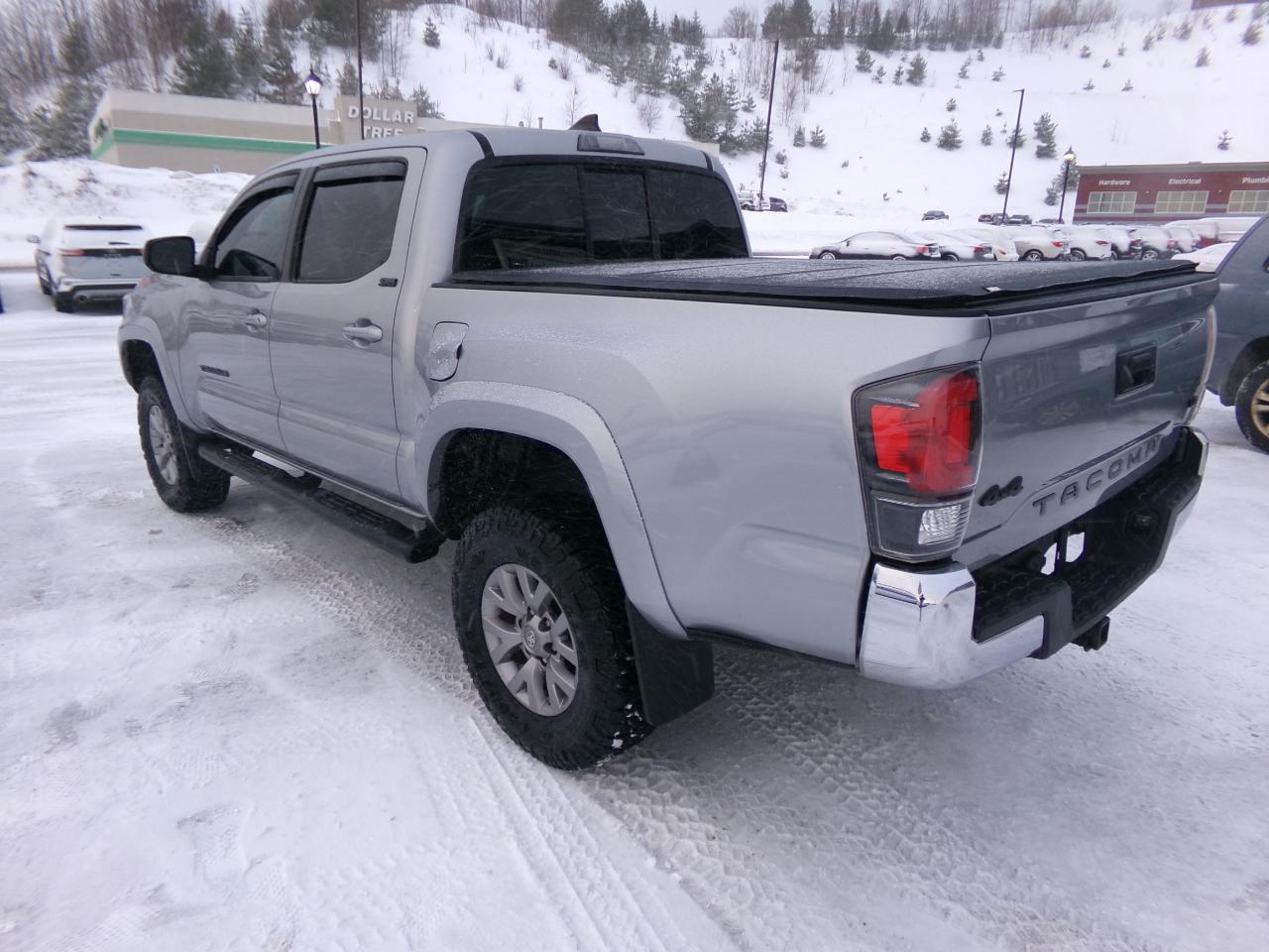 Toyota Tacoma TRD Off Road Double Cab 5' Bed V6 4x4 MT (Natl) 2017