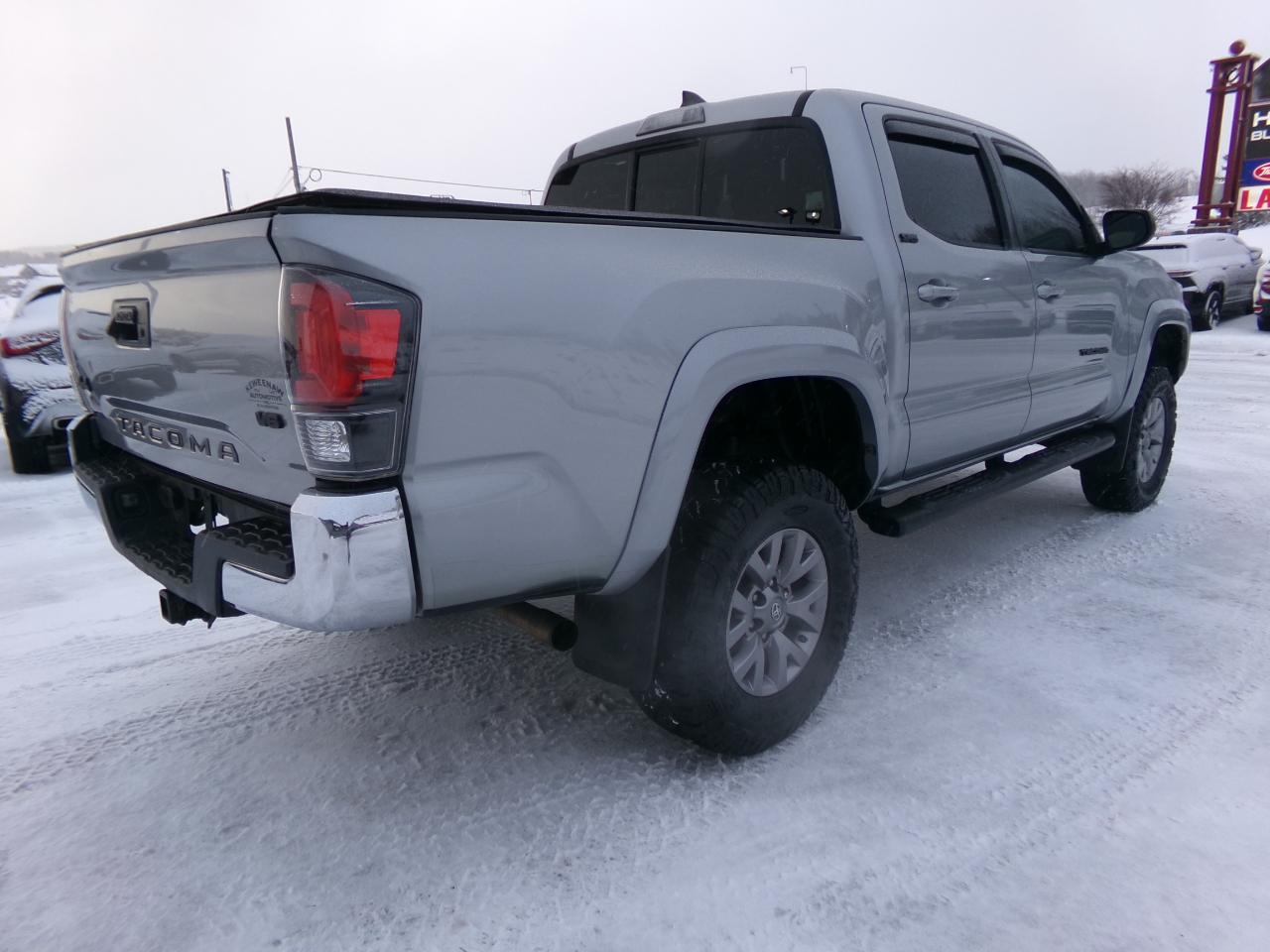 Toyota Tacoma TRD Off Road Double Cab 5' Bed V6 4x4 MT (Natl) 2017