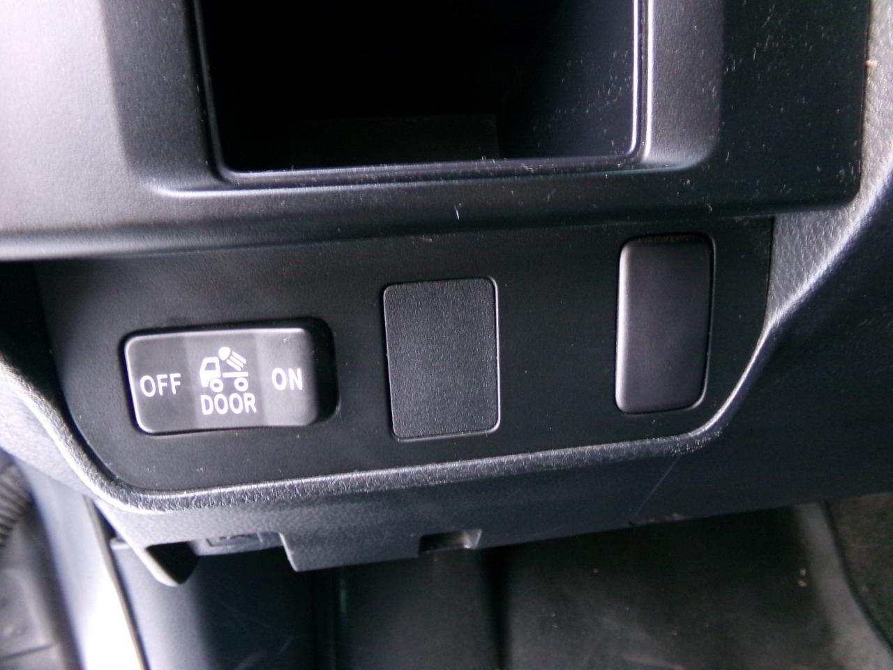 Toyota Tacoma TRD Off Road Double Cab 5' Bed V6 4x4 MT (Natl) 2017