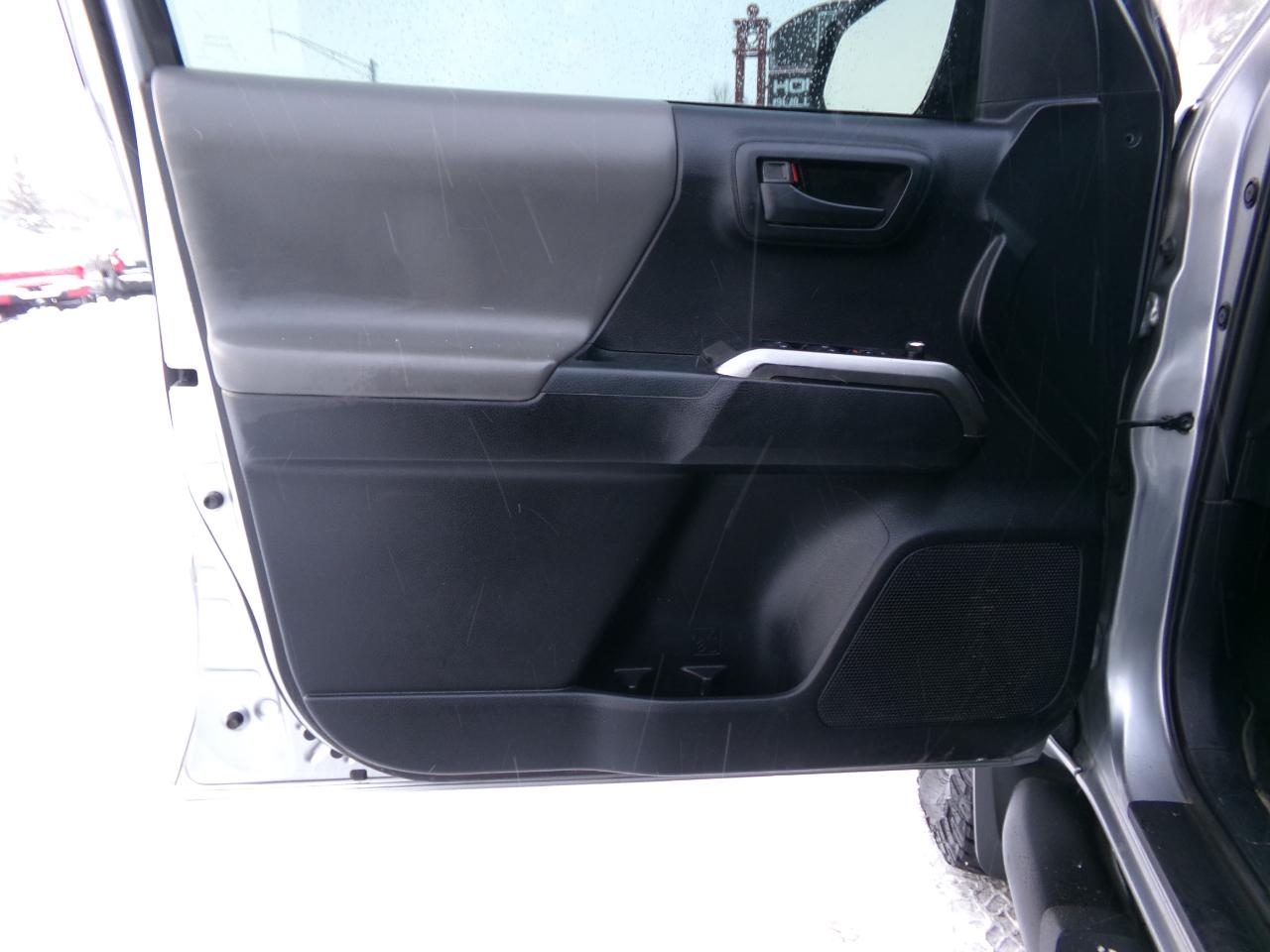 Toyota Tacoma TRD Off Road Double Cab 5' Bed V6 4x4 MT (Natl) 2017