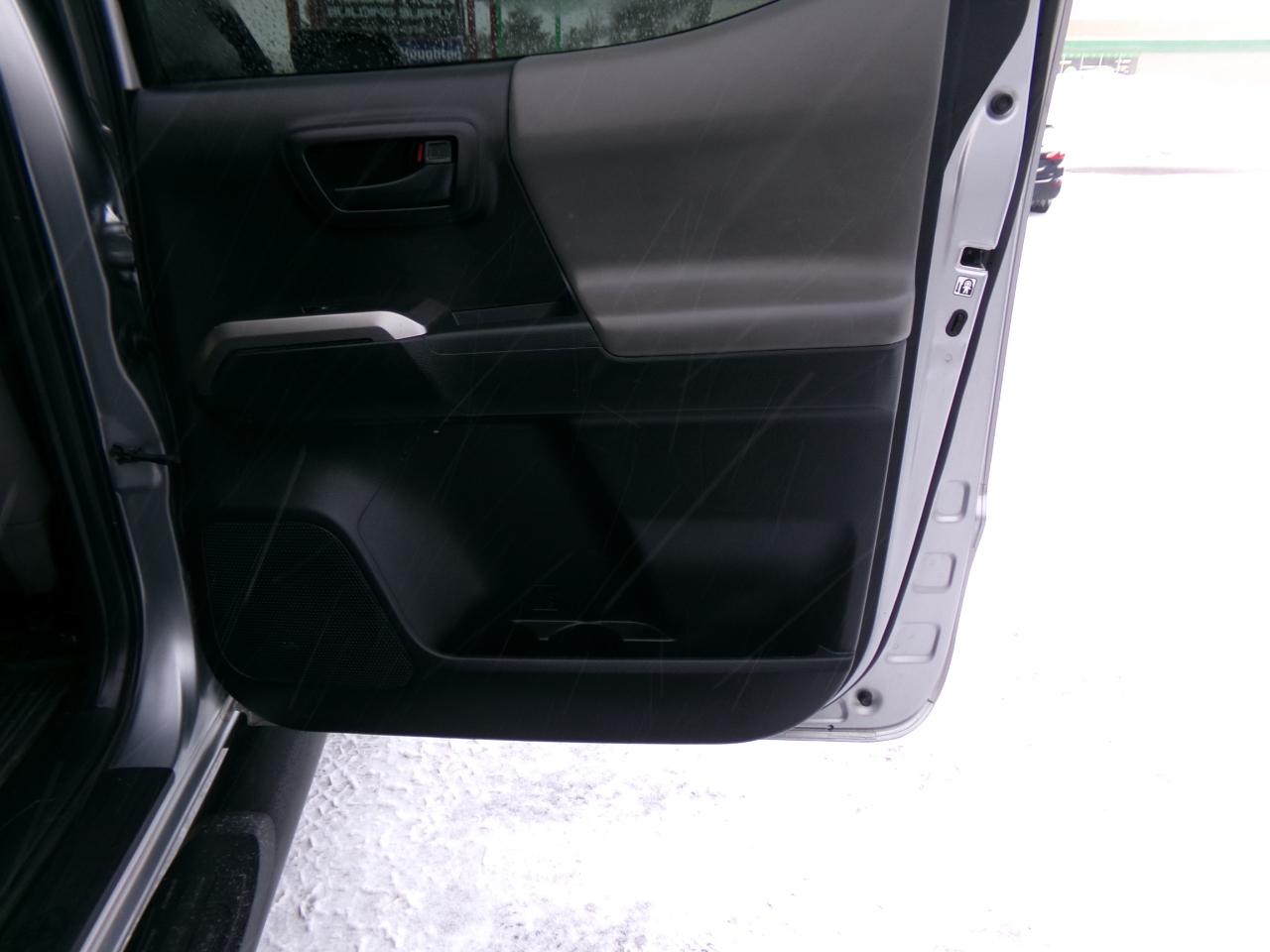 Toyota Tacoma TRD Off Road Double Cab 5' Bed V6 4x4 MT (Natl) 2017