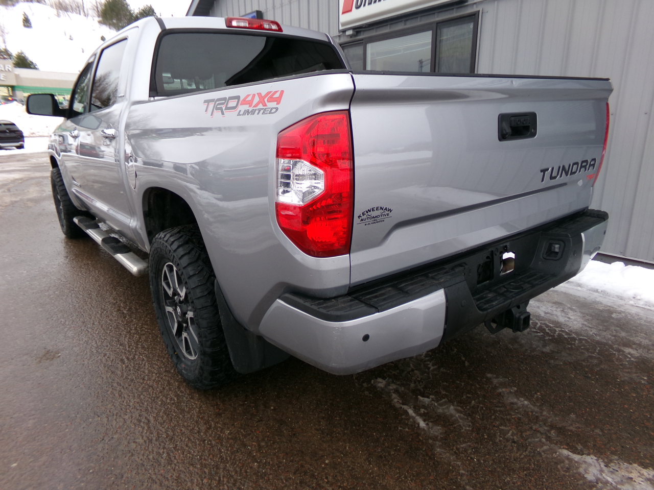 Toyota Tundra 4WD Limited CrewMax 5.5' Bed 5.7L (Natl) 2017