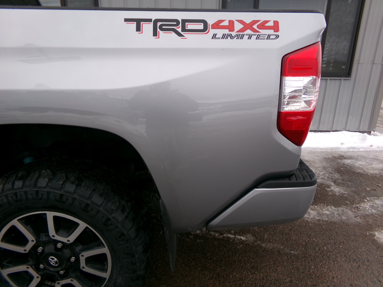 Toyota Tundra 4WD Limited CrewMax 5.5' Bed 5.7L (Natl) 2017