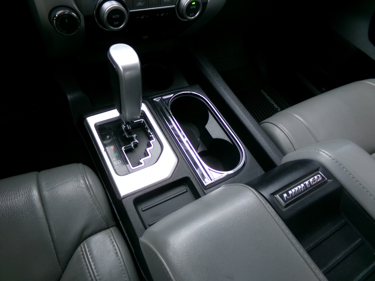 Toyota Tundra 4WD Limited CrewMax 5.5' Bed 5.7L (Natl) 2017