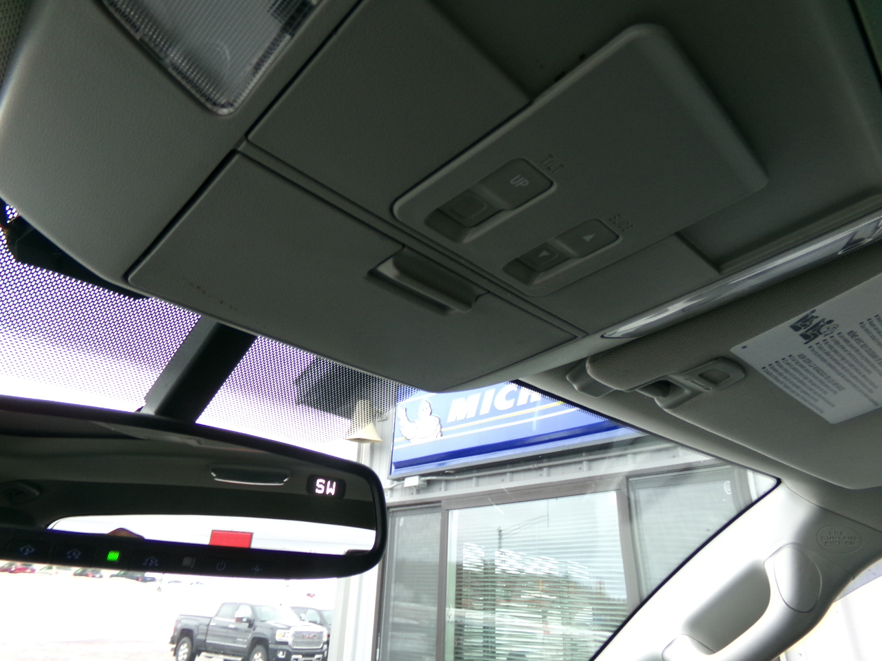 Toyota Tundra 4WD Limited CrewMax 5.5' Bed 5.7L (Natl) 2017