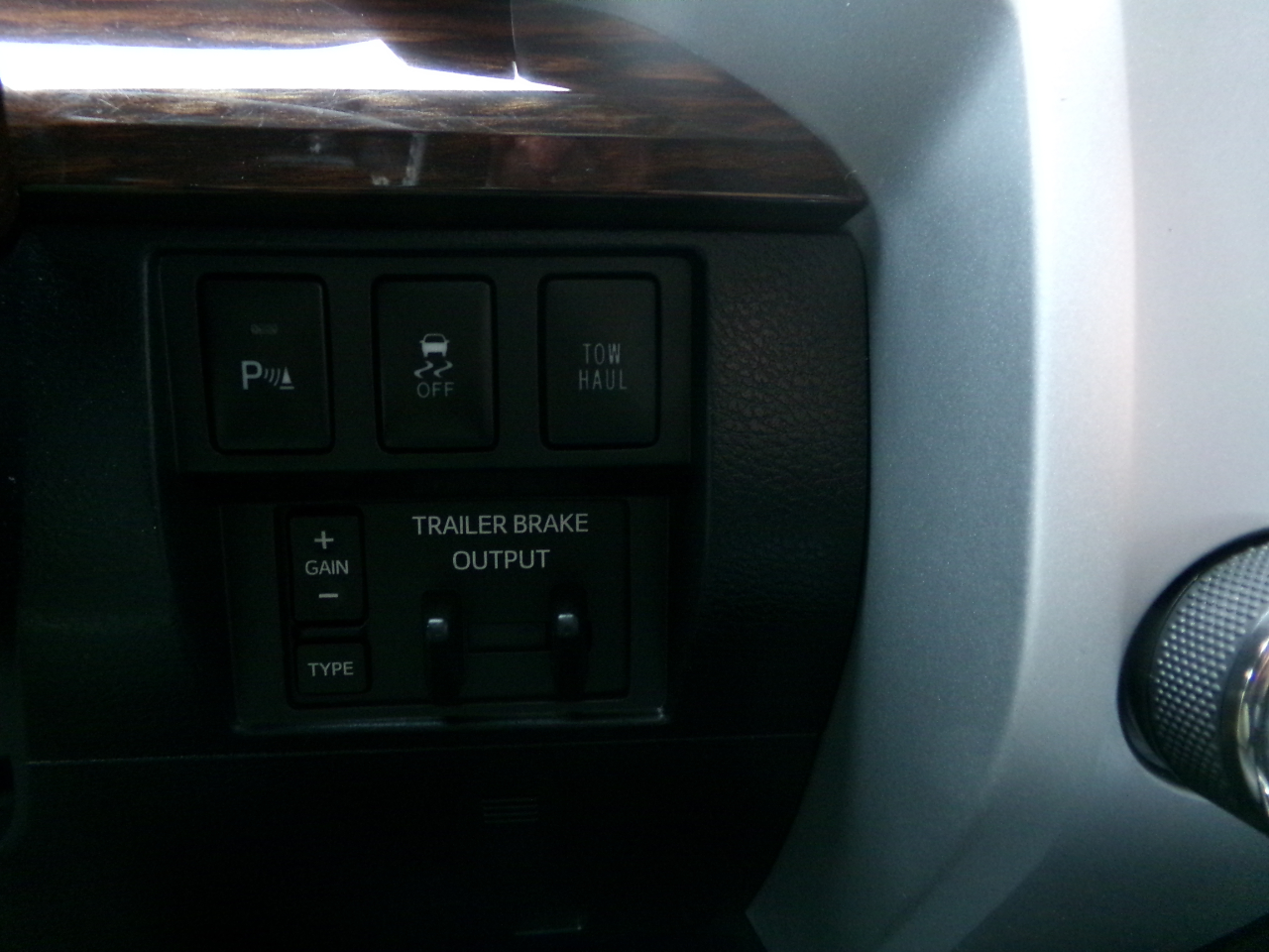 Toyota Tundra 4WD Limited CrewMax 5.5' Bed 5.7L (Natl) 2017