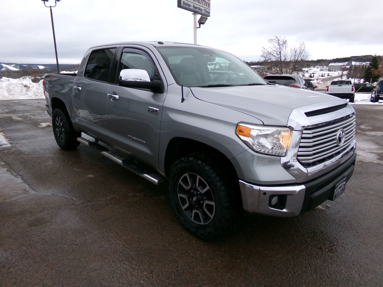 Toyota Tundra 4WD Limited CrewMax 5.5' Bed 5.7L (Natl) 2017