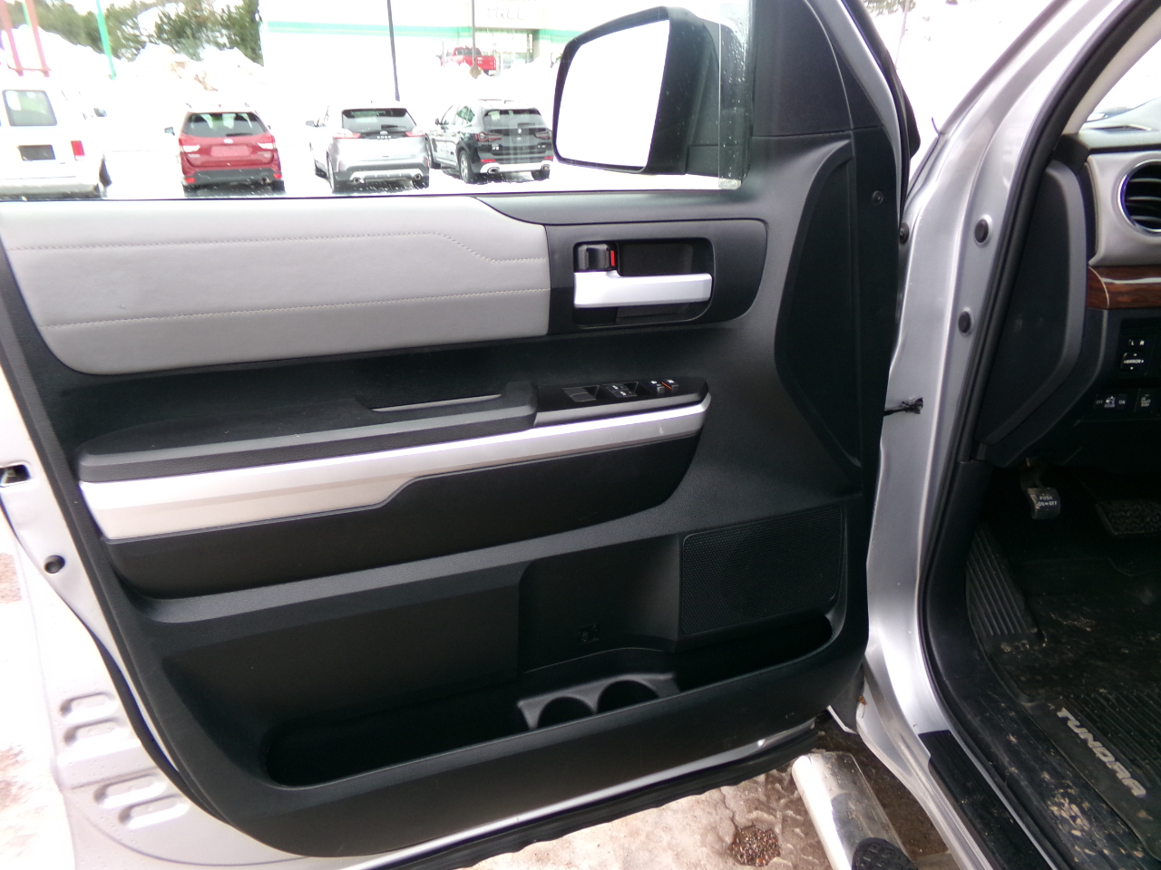 Toyota Tundra 4WD Limited CrewMax 5.5' Bed 5.7L (Natl) 2017