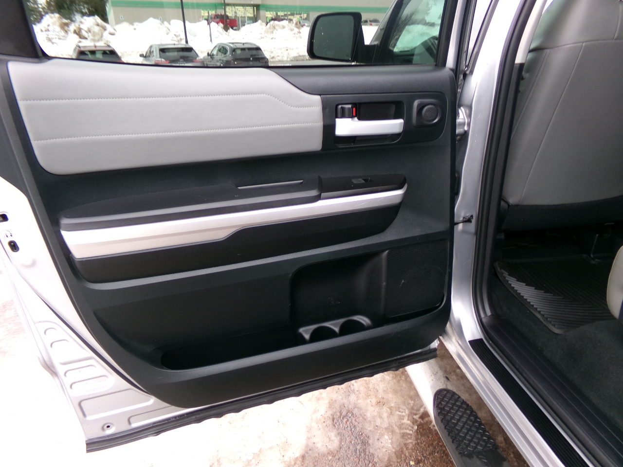 Toyota Tundra 4WD Limited CrewMax 5.5' Bed 5.7L (Natl) 2017