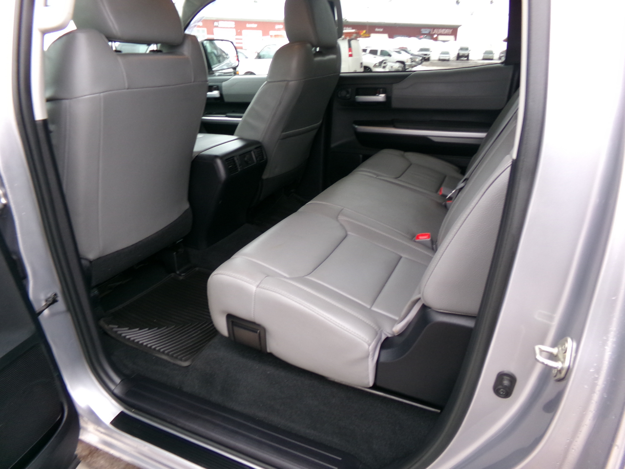 Toyota Tundra 4WD Limited CrewMax 5.5' Bed 5.7L (Natl) 2017