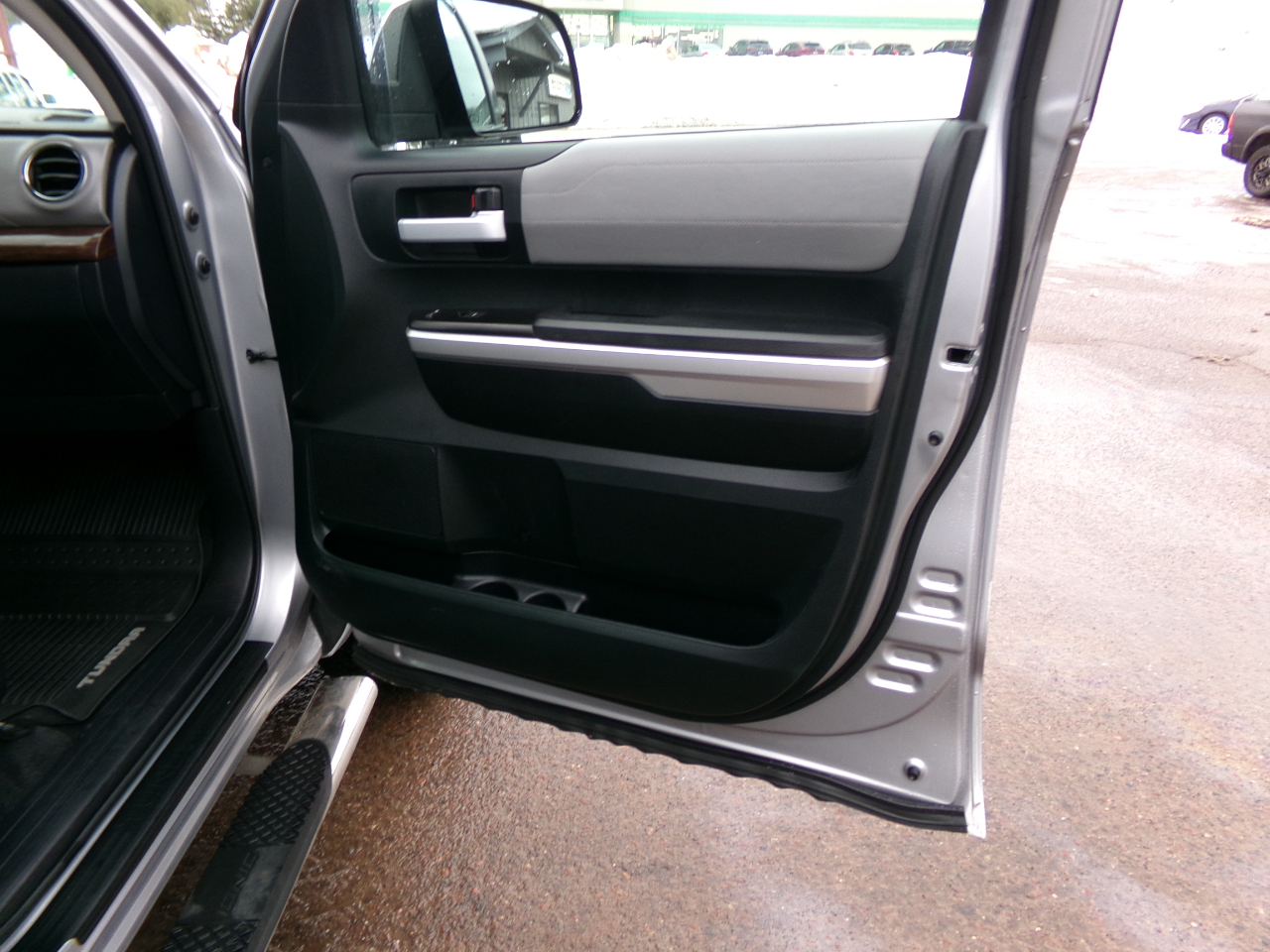 Toyota Tundra 4WD Limited CrewMax 5.5' Bed 5.7L (Natl) 2017