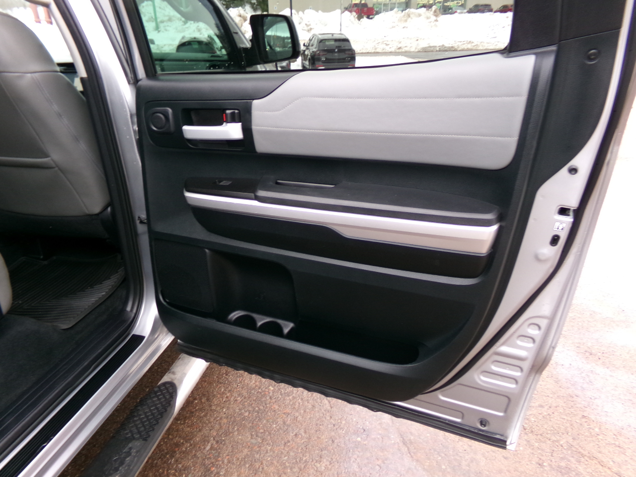 Toyota Tundra 4WD Limited CrewMax 5.5' Bed 5.7L (Natl) 2017