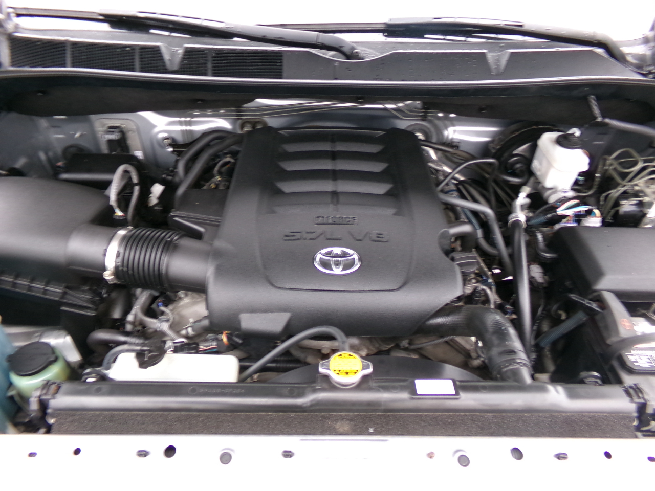 Toyota Tundra 4WD Limited CrewMax 5.5' Bed 5.7L (Natl) 2017