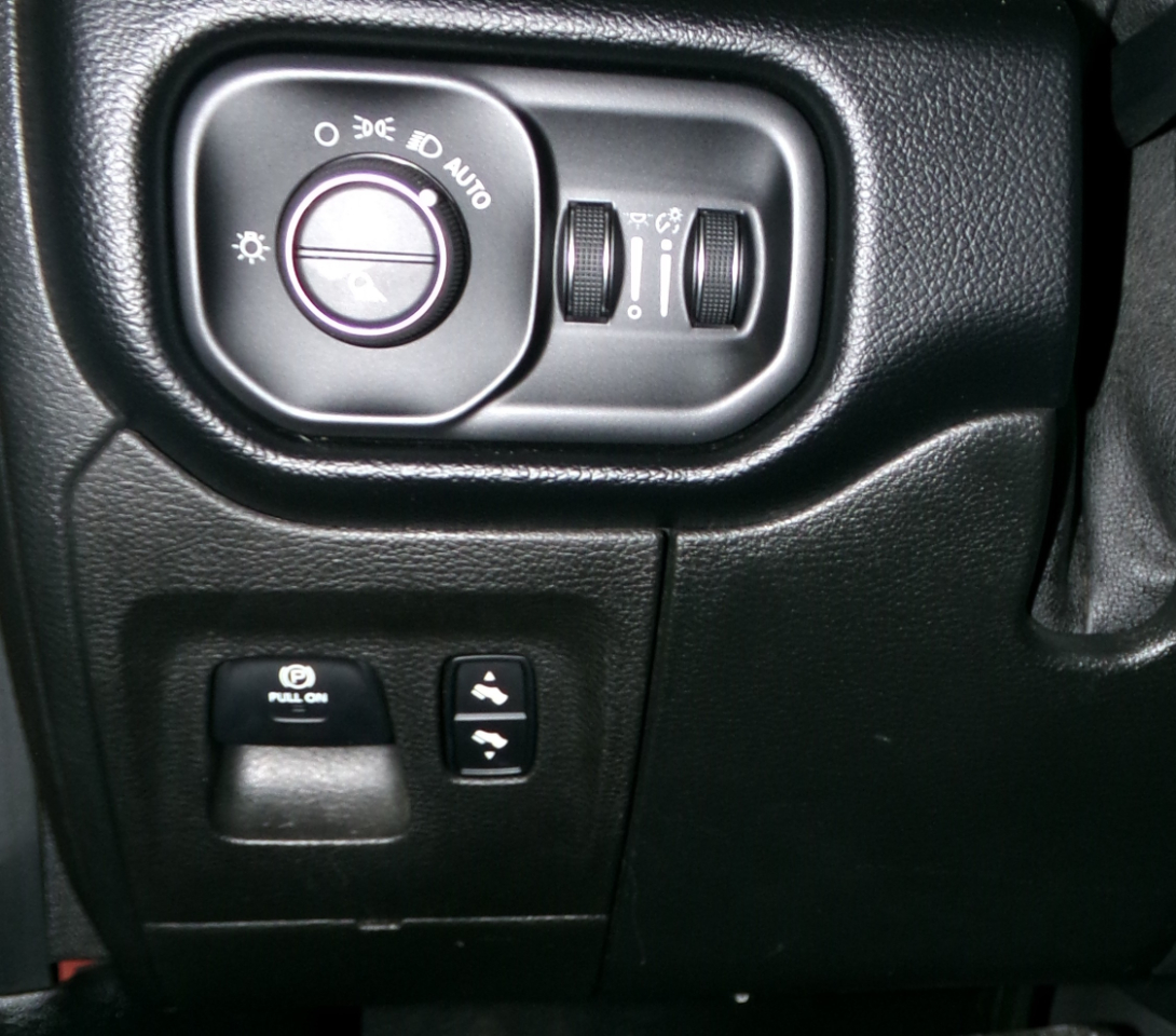 RAM 1500 Big Horn/Lone Star 4x4 Crew Cab 5'7" Box 2019