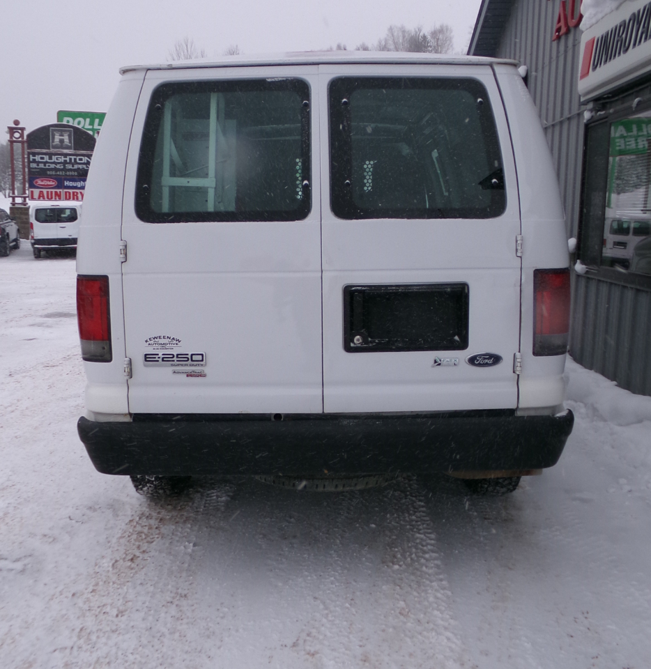 Ford Econoline Cargo Van E-250 Recreational 2011