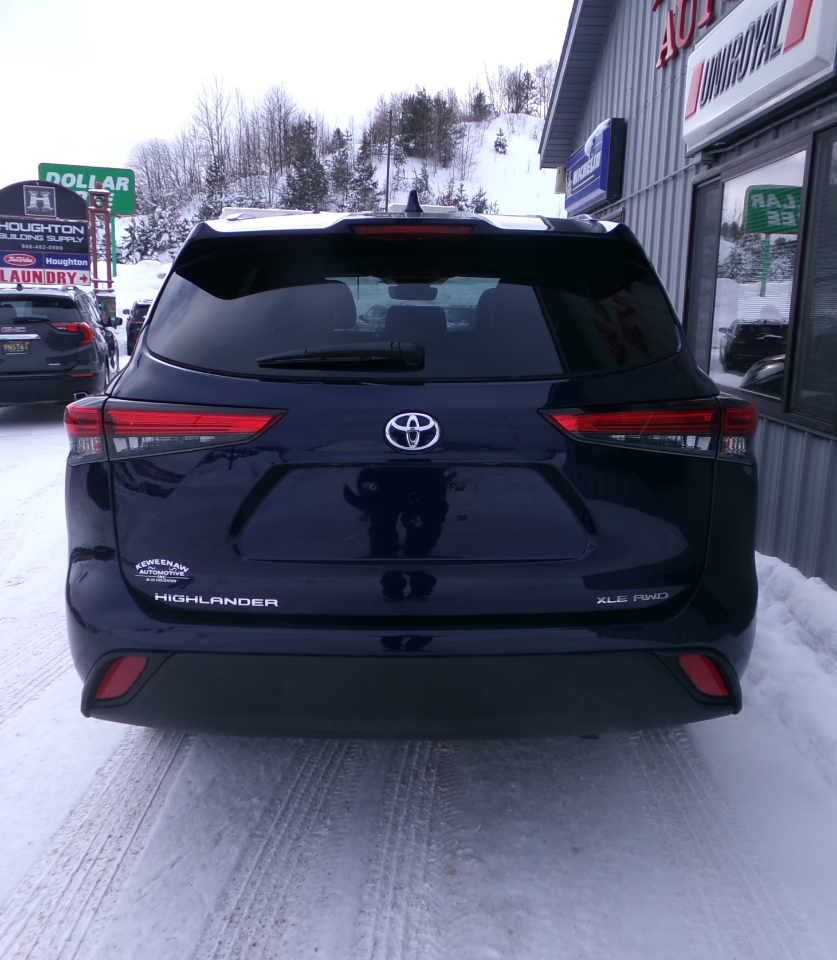 Toyota Highlander XLE AWD (Natl) 2021