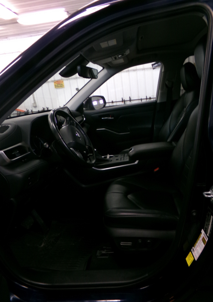 Toyota Highlander XLE AWD (Natl) 2021