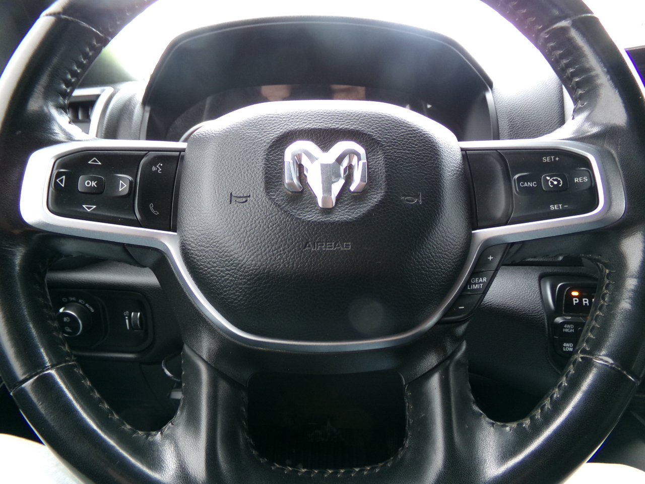 RAM 2500 Big Horn 4x4 Crew Cab 6'4" Box 2023