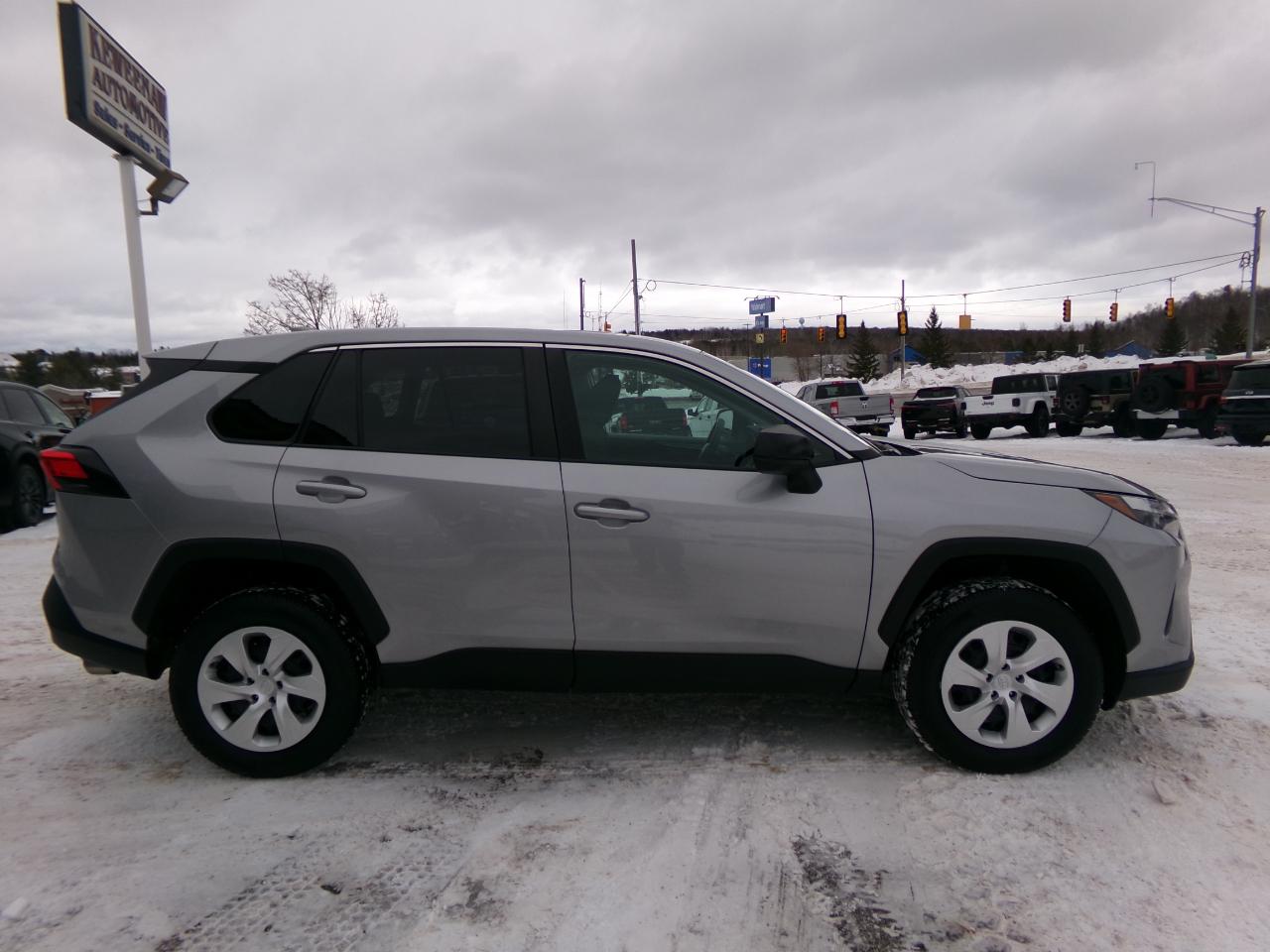 Toyota RAV4 LE AWD (Natl) 2023
