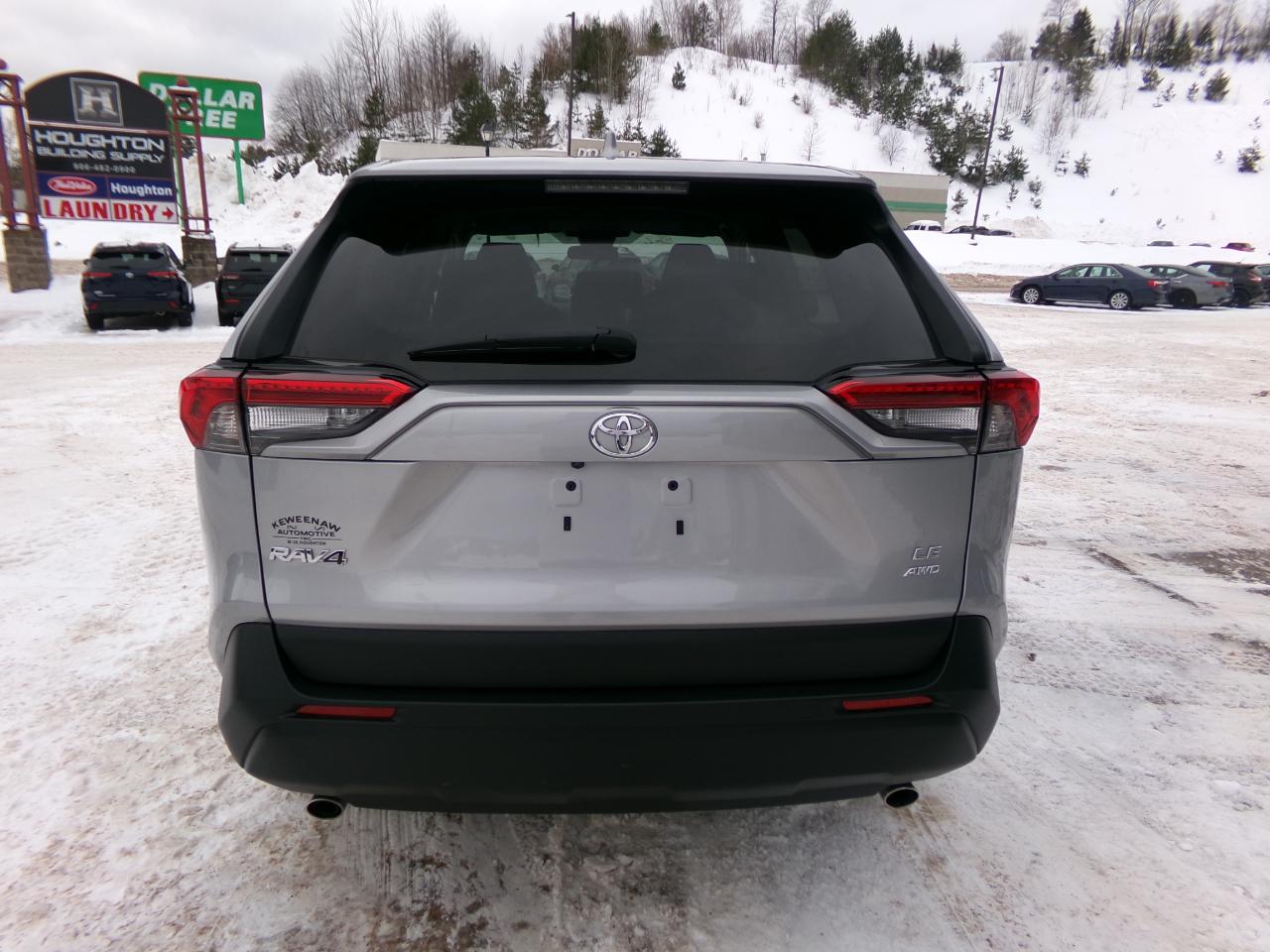 Toyota RAV4 LE AWD (Natl) 2023