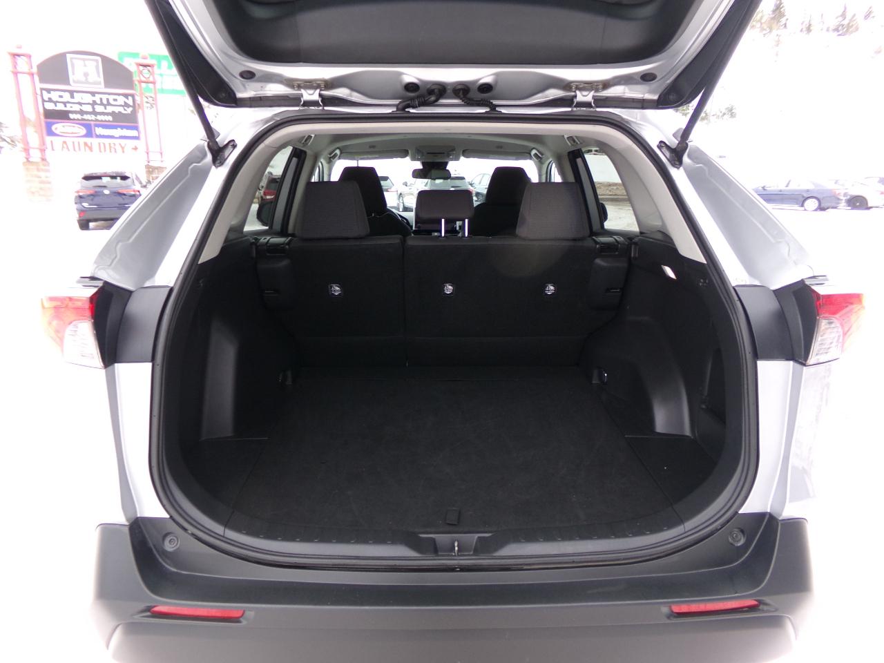 Toyota RAV4 LE AWD (Natl) 2023