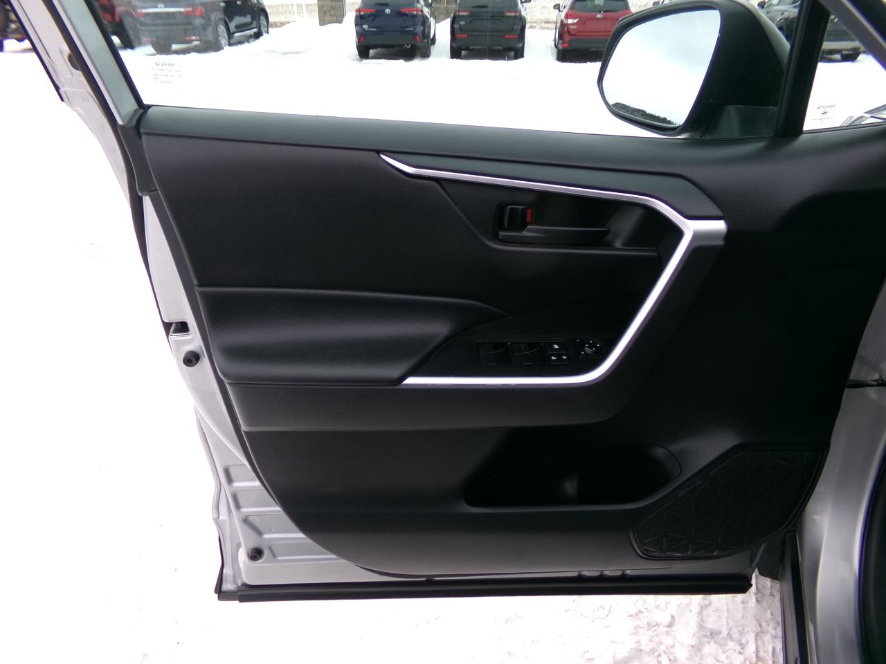 Toyota RAV4 LE AWD (Natl) 2023