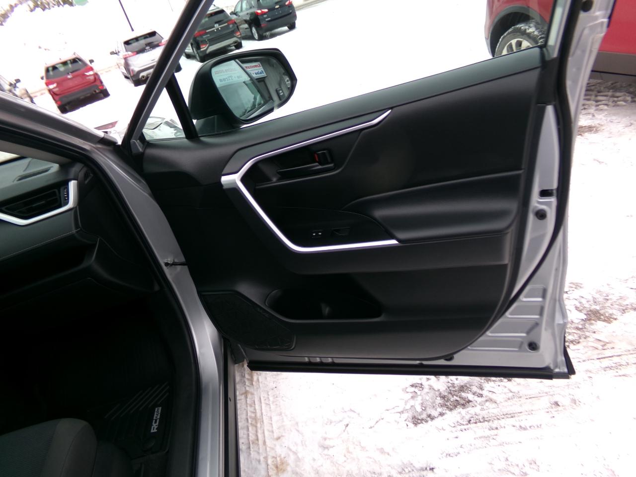 Toyota RAV4 LE AWD (Natl) 2023