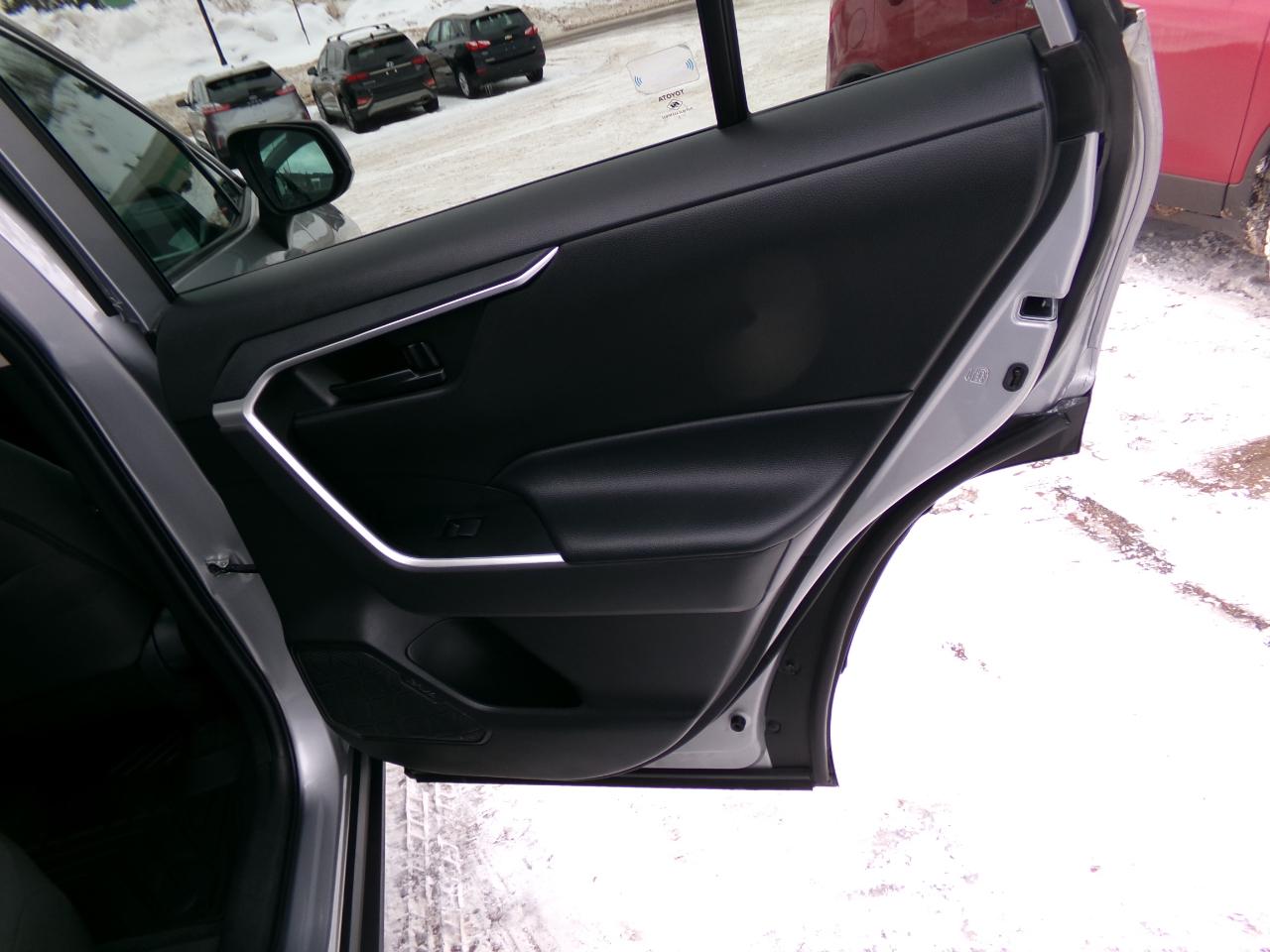 Toyota RAV4 LE AWD (Natl) 2023