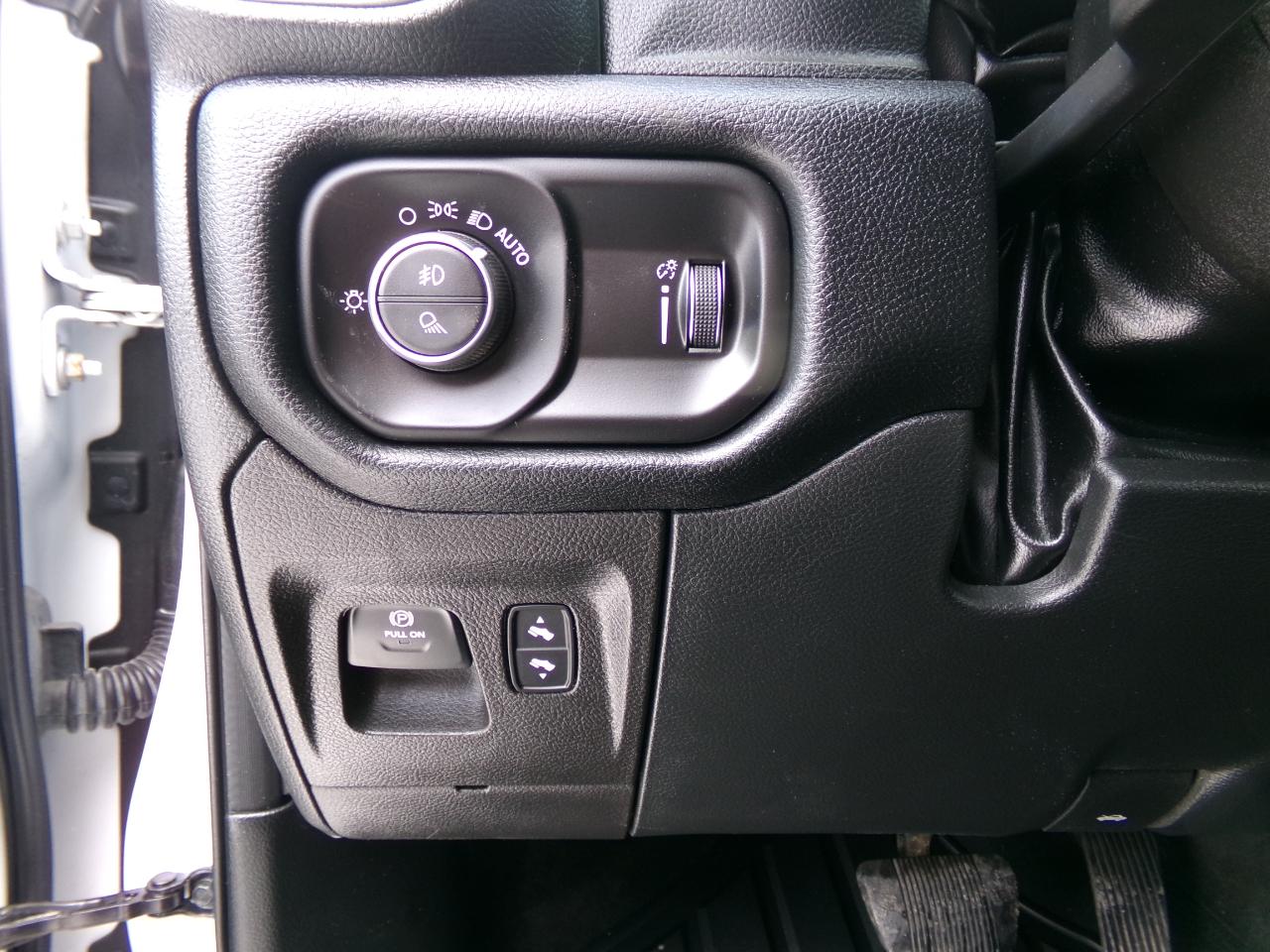 RAM 1500 Lone Star 4x4 Crew Cab 5'7" Box 2022