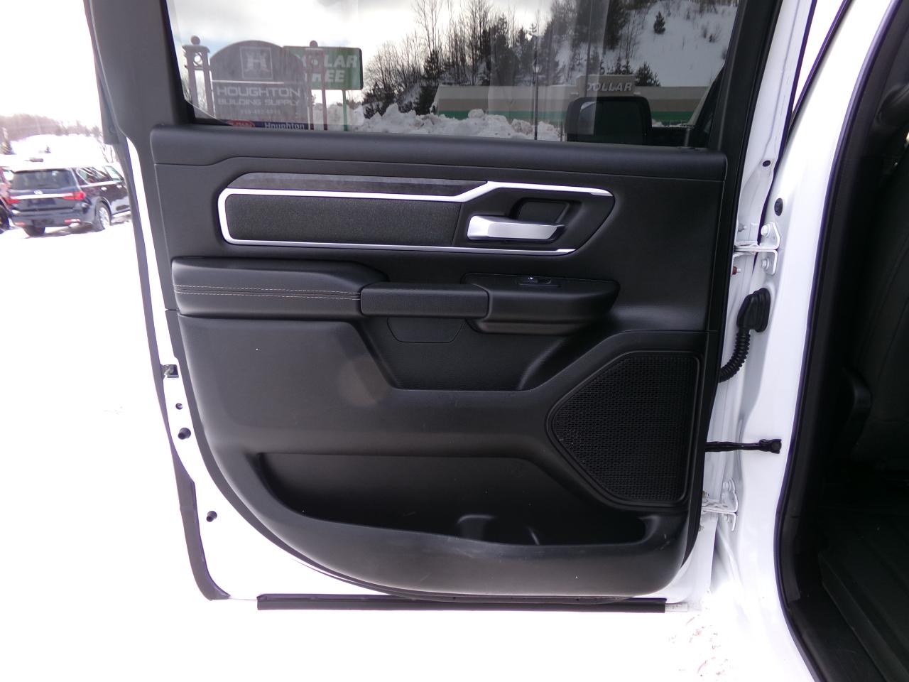 RAM 1500 Lone Star 4x4 Crew Cab 5'7" Box 2022