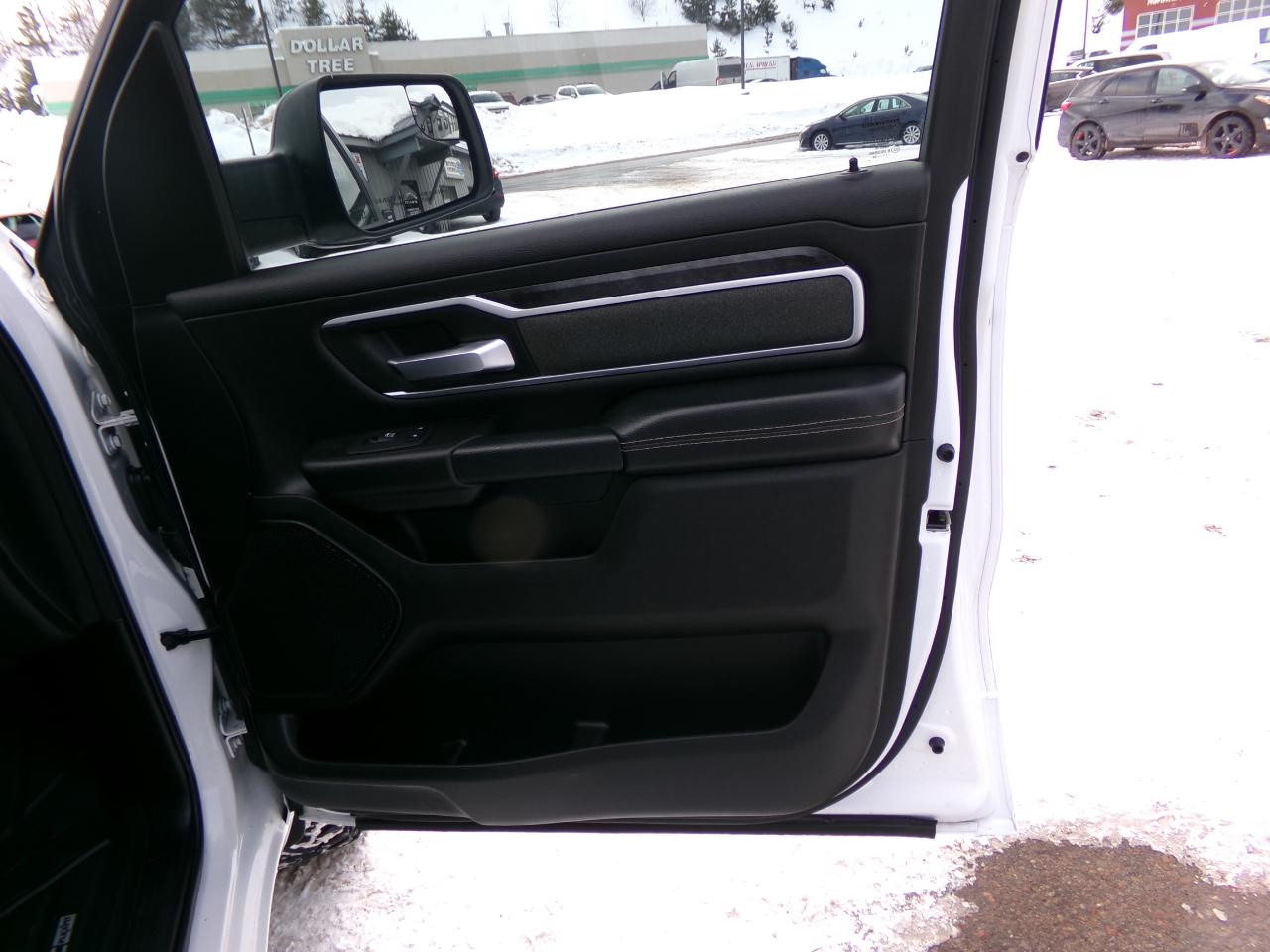 RAM 1500 Lone Star 4x4 Crew Cab 5'7" Box 2022