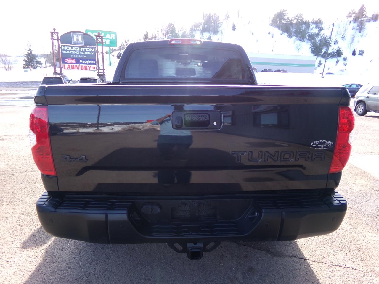 Toyota Tundra 4WD Platinum CrewMax 5.5' Bed 5.7L FFV (Natl) 2018