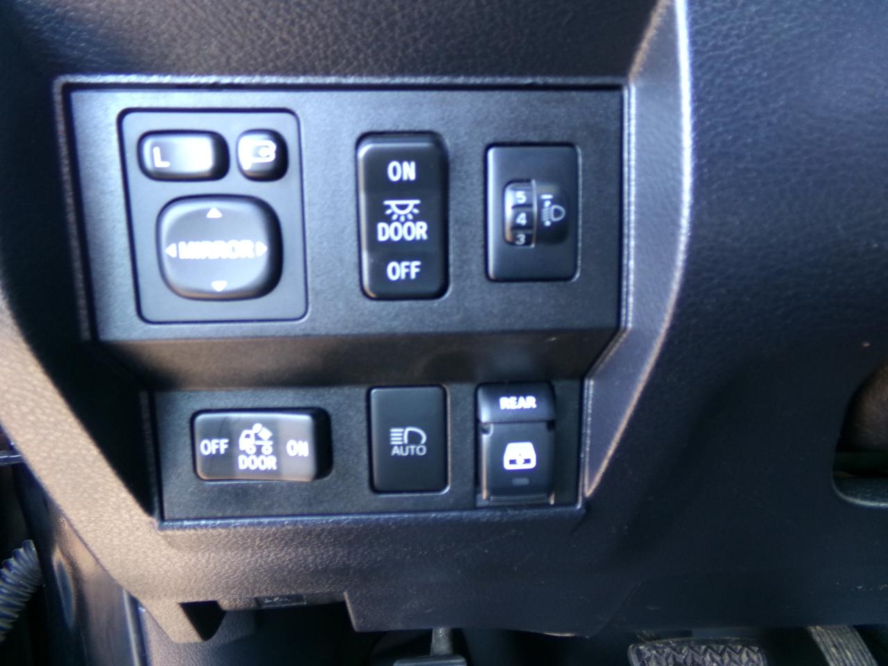 Toyota Tundra 4WD Platinum CrewMax 5.5' Bed 5.7L FFV (Natl) 2018